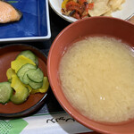 SAKI - 漬物と味噌汁