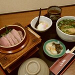 山がや - 釜めし定食 : 釜めし(鴨モモ)・温蕎麦(半人前)