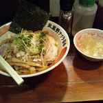 チャーシューが炙られて旨くなった気がする。