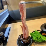 Kaiten Ren Yakiniku Ittou - 厚切りサムギョプサル（サンチュ付き）…税込275円