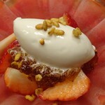 草庵 鍋島 - デザート：ココナツと塩のアイスクリーム、佐賀産イチゴ、山田錦の玄米、嬉野茶ジュレ