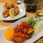 Chiccha Izakaya - 南伊勢産海鮮ユッケ(600円)、三重県産錦爽どりの唐揚げ(500円)