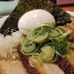 麺屋 六感堂 - 醤油グリーン麺（肉増し）＋味玉