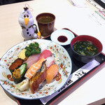 おさかな広場 寿司和食 ここも - 料理写真:特選上にぎりセット 1589円