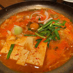 金華園 - チゲ鍋もうまいなー。