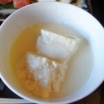 草庵 鍋島 - 朝食：嬉野の温泉湯豆腐]