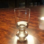 草庵 鍋島 - 富久千代酒造 酒蔵：アンティークのグラス