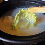 草庵 鍋島 - 朝食：嬉野の温泉湯豆腐（レタスしゃぶしゃぶ）