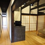 草庵 鍋島 - 部屋：リビング～廊下