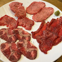 焼肉家げんちゃん - タンの食べ比べ✨嬉しい心遣いです！