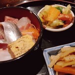 Senkita - 海鮮丼800円（税込）