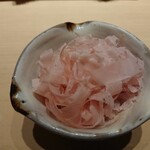 鮨 唐島 - 炊き立てのシャリと削り立ての鰹節の卵かけご飯