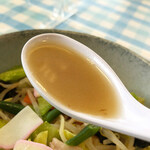 食・酒処 ほたる - スープは魚介系の旨味がたっぷり。これは美味しいスープです♪