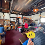 クローシュ - ロッジな店内で癒されるねぇ〜！カウンターでお酒呑みたい！