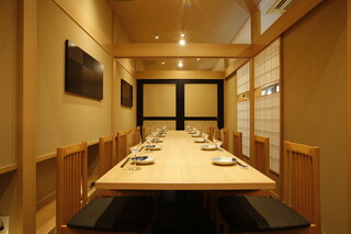 Washoku Biyori Osake To - 広々とした個室は会食でも喜ばれます。