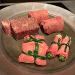 北海道焼肉 北うし - 包みタンなど