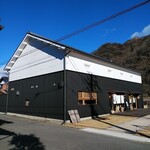KUMOTSUKI - 昔の酒蔵をリノベーション。昨年8月にオープン。 外観もピカピカのお洒落な佇まい
