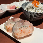 酒肴場 屯 - 八戸前沖さば棒寿司¥250