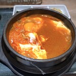 東京純豆腐 - ◆牡蠣スンドゥブ・・スープは「味噌」「塩」「白いスープ」から選べますので「味噌」を。 辛さは一番マイルドな「1」、辛さに弱い私には丁度よかったですね。 6辛の｢ウルトラホット」まであります。(^0^;)