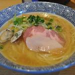 麺屋一燈 - 「こっさりラーメン　 」
       
      ラーメンで日本を元気にする今年最初！塩です！
      