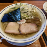 きく屋 - 斜め切りされ、山椒オイルと和えられた長ネギがトッピングされてます。