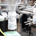 雪塩ミュージアム - 袋詰めの様子