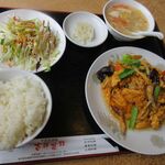 吉祥菜館 - 豚肉とキクラゲの玉子炒め定食　750円　ご飯半分