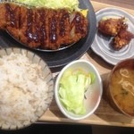 まいにちごはん - 麦豚手づけロースカツと若鶏の唐揚げ定食 1239円。