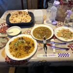 アルカラム - マトンビリヤニ1200円
                                サラダ ライタ付きです。
                                
                                ハリーム＋ロティ1200円