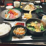 肉と魚とめん料理が充実している店 なにがしこころ - 