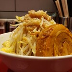 豚らーめん ミドリカワ - 盛りはこんな感じ