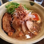 Menya Hidechan - 鶏白湯と煮干しのWスープ