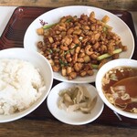 盛 - 鶏とカシューナッツ定食