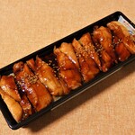 Maibasuketto - サーモンハラス蒲焼押寿司（730円）