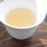Te Uchi Soba Dokoro Hatakeyama - ●小鉢3種　韃靼そば茶はポットで提供、外が寒かったのでありがたいですミャ