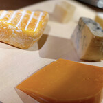 和フレンチバル村塾 屋根裏 別邸 - ・カマンベールチーズ
      ・ミモレットチーズ
      ・ロッソ・ディ・ランガ
      ・ゴルゴンゾーラチーズ
      ・パルメザンチーズ　