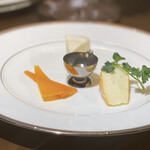 和フレンチバル村塾 屋根裏 別邸 - ・カマンベールチーズ
      ・ミモレットチーズ
      ・ロッソ・ディ・ランガ