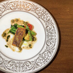 和フレンチバル村塾 屋根裏 別邸 - ・スズキのポワレ　焦がしバターのソース
      ほうれん草　ミニトマト　ズッキーニ　アスパラ