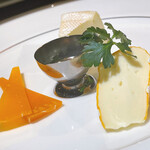 和フレンチバル村塾 屋根裏 別邸 - ・カマンベールチーズ
      ・ミモレットチーズ
      ・ロッソ・ディ・ランガ