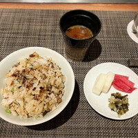Kobe Beef steak モーリヤ 祇園 - ガーリックライス、赤出汁、お漬物