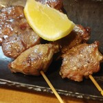 もつ焼 まるい - 皮なしタン串