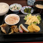 高知グリーンホテル - 和定食 800円。