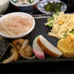 高知グリーンホテル - 和定食 800円。