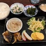 高知グリーンホテル - 和定食 800円。
