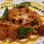 PIZZERIA TRATTORIA PALLONCINO - ポルペッティ(肉団子)とマッシュルームの トマトソース　リングイネ