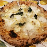 PIZZERIA TRATTORIA PALLONCINO - クアトロ フォルマッジ