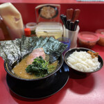 家系ラーメン とらきち家 - 固め多め海苔ライス