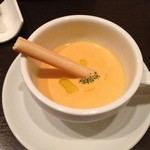 ビストロ・アッシュ - ニンジンのポタージュスープ(3500円ディナー)
            カレー風味