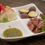 トリワイン ＰＩＫＯＳＨＨＨＵ - 前菜３種盛り
