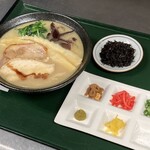 新潟肉と海鮮・50種の地酒 つるまる - にいがた地鶏白湯中華そば
